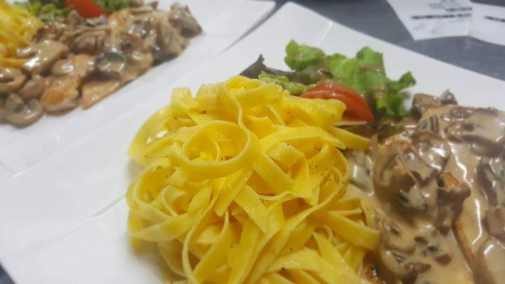 Tagliatelles au poulet et aux champignons Bobigny