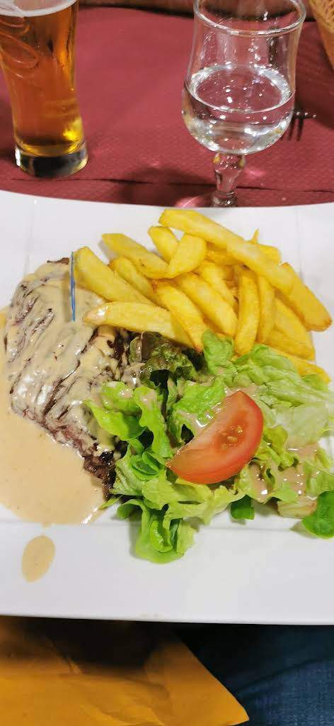Steak frites et salades vertes Bobigny
