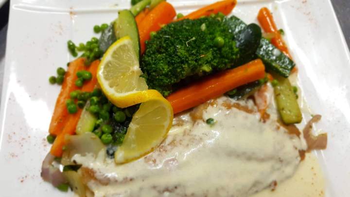 Poisson nappé d'une sauce blanche Bobigny